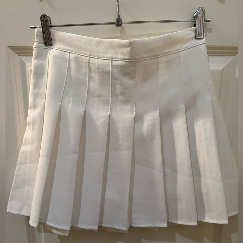 H&M White Mini Pleated Skirt with built in shorts